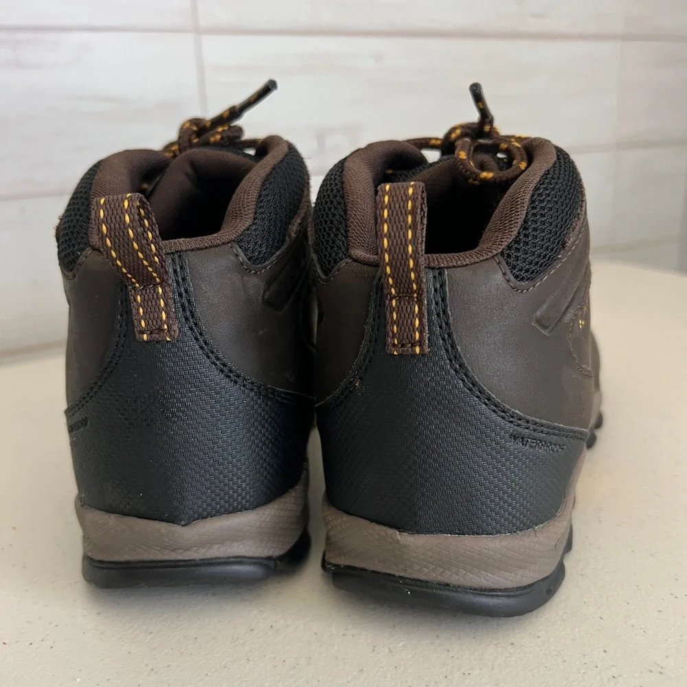 Columbia Childrens Newton Ridge Hiking Boot Size 5